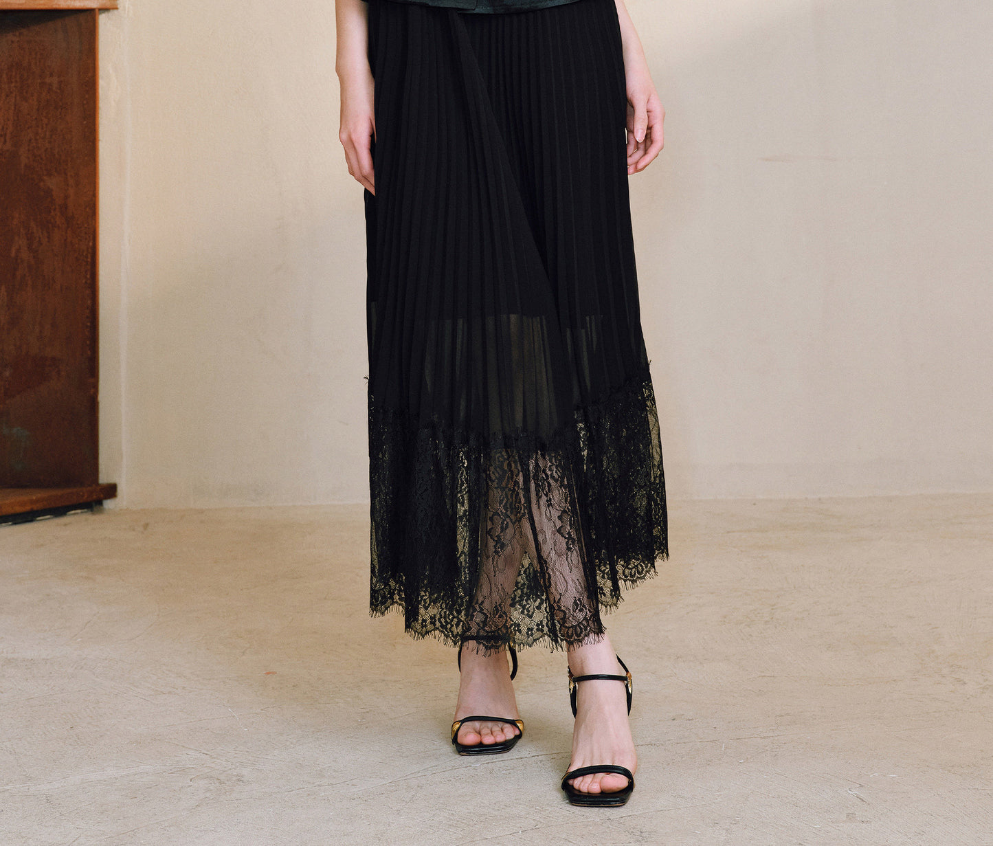 WANGXO | Faux Two-Piece Vest Suit & Romantic Pleated Gauze Skirt -THIA.