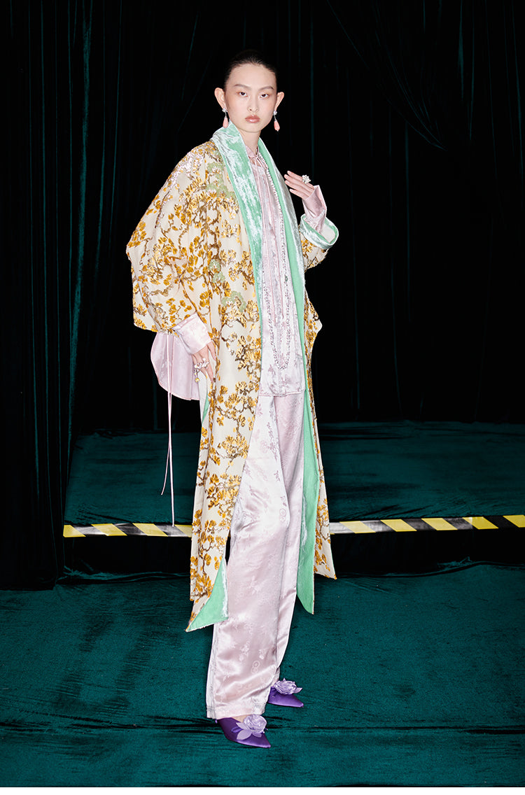 M essential Mackay designer chestnut pine workshop embroidered robe - spirits.