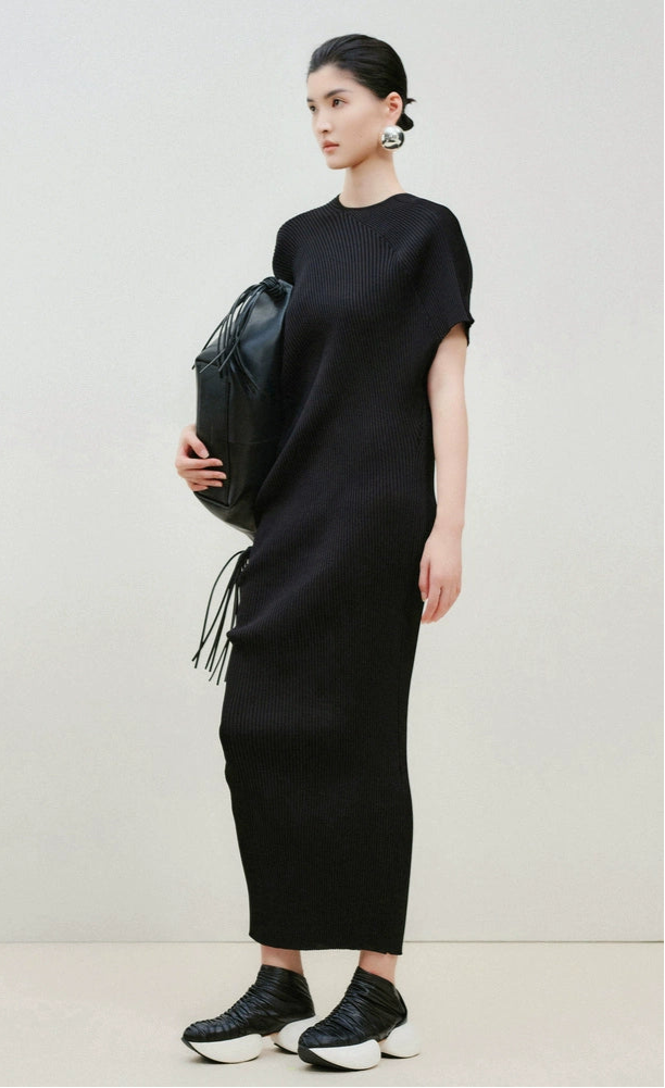 ZHUCHONGYUN Black Loose Drop Shoulder Design Knitted Dress--GRELL.