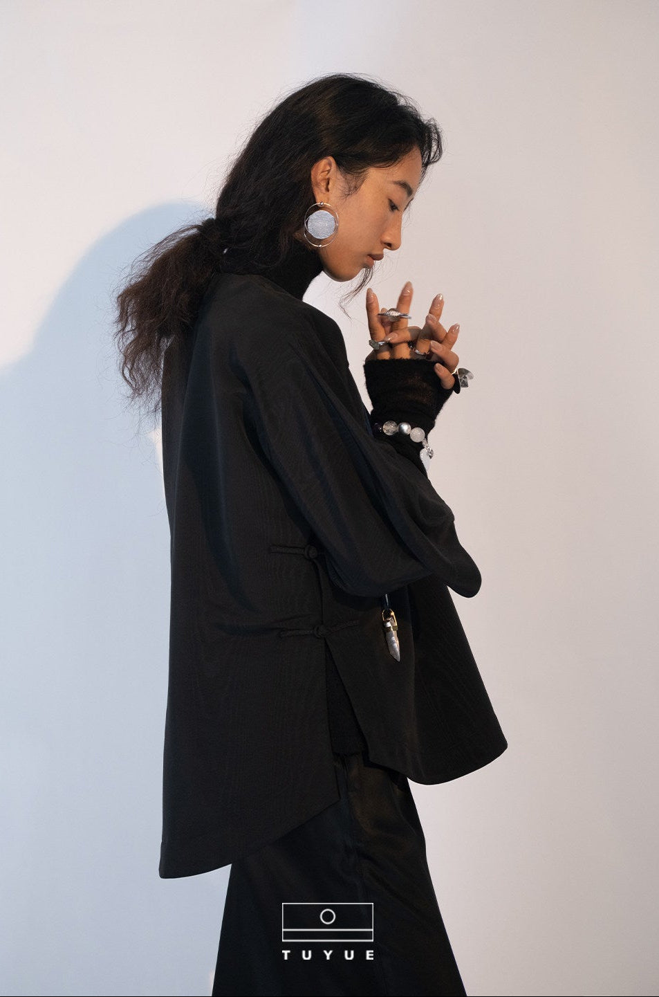 TUYUE Black Handmade Buckle Loose Morning Robe Top - XANDER.