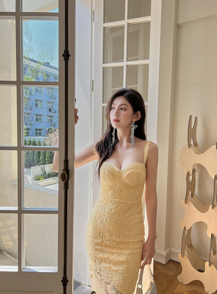 DOLLY Luxury Yellow V-Neck Sleeveless Slim Fit Lace Suspender Dress-TANYA