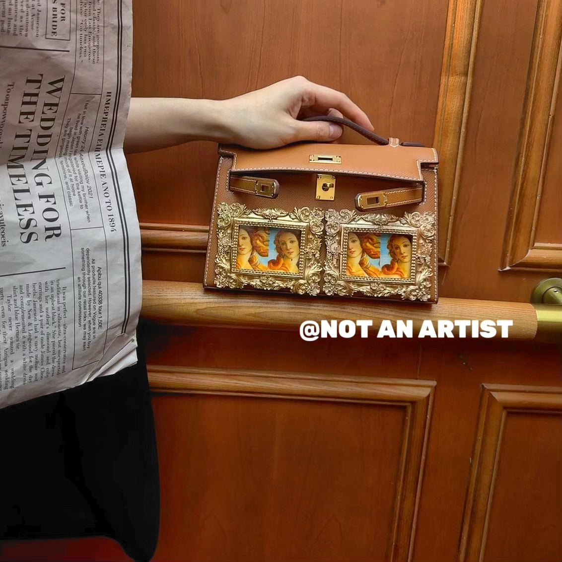 NOT AN ARTIST Botticelli's Venus of the Birth art exhibition-themed clutch bag - GRAVITY