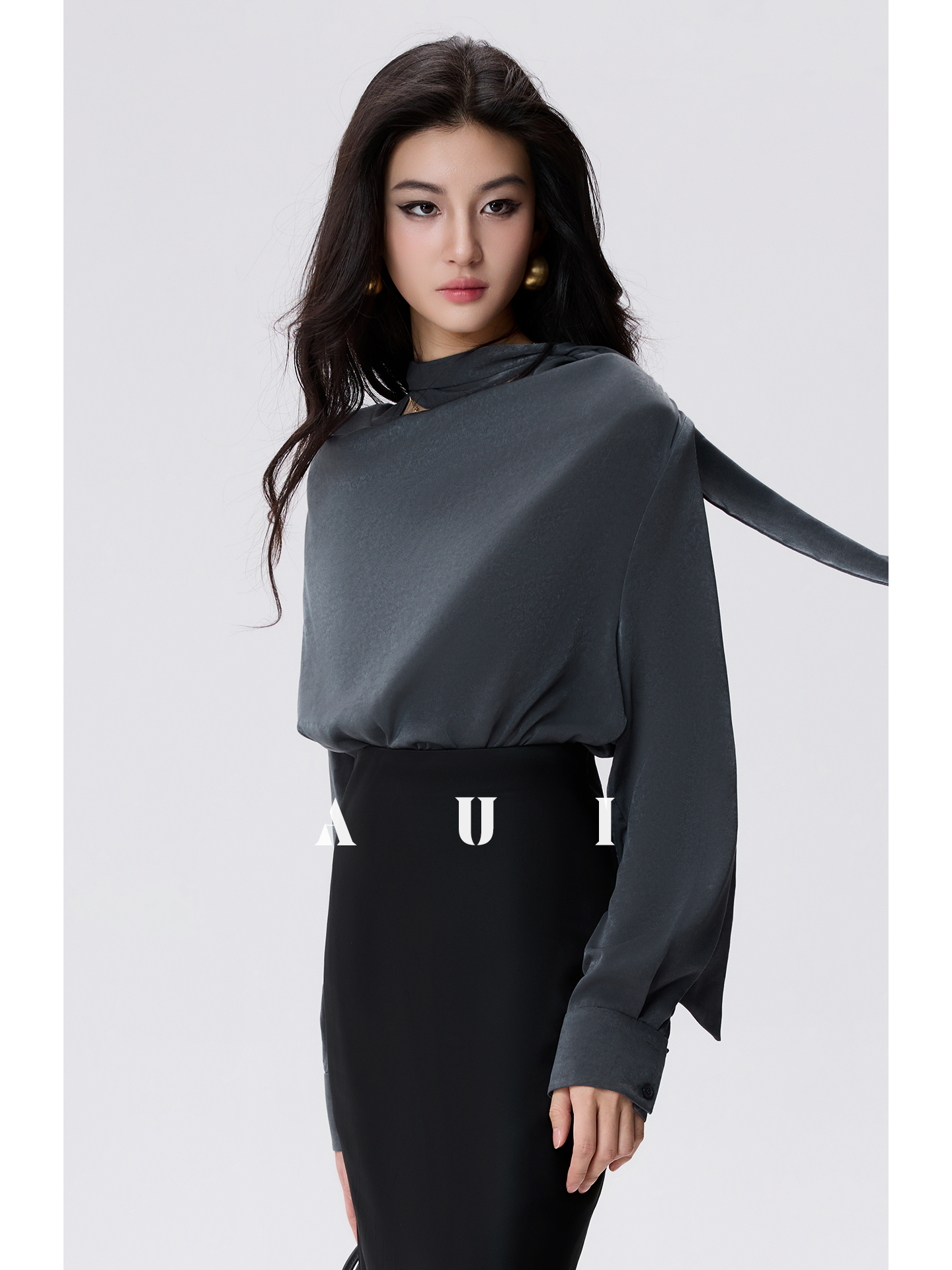 AUI commuter gray shoulder pad chiffon foreign temperament high-end chic top - Seo-yoon
