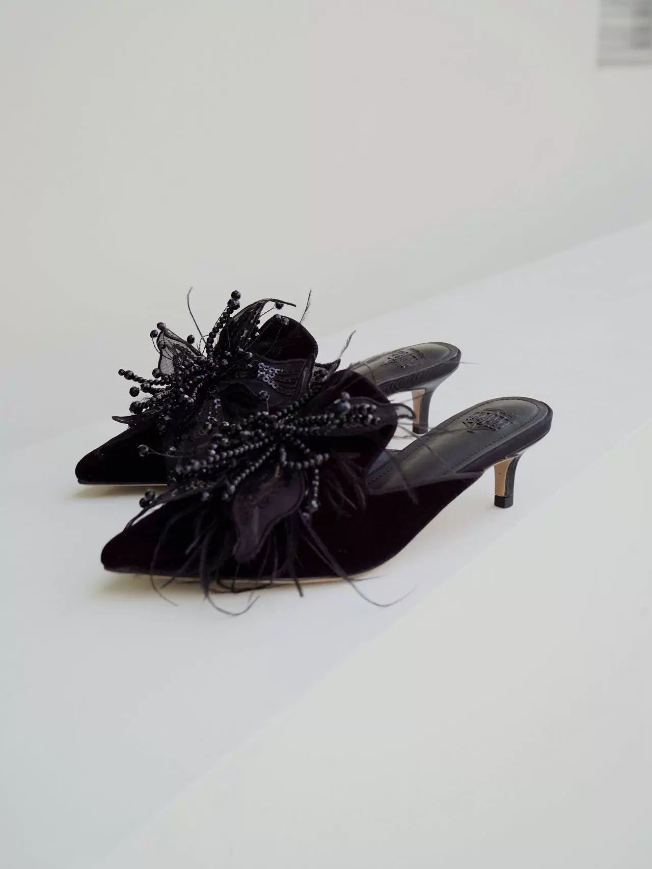 B-FEI kitten heeled niche beaded flower decoration mules-NEULO.