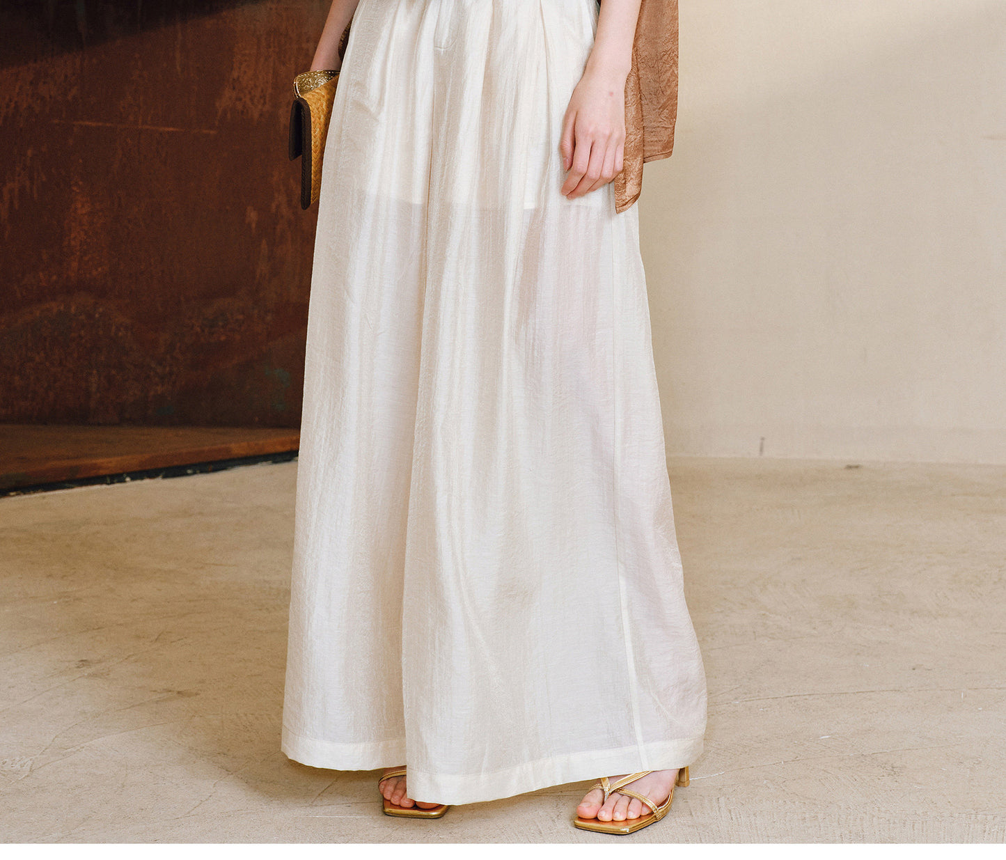 WANGXO| Acetate  Lace-Trimmed Metal Chain Halterneck V-Neck Pleated Top -AYRA.