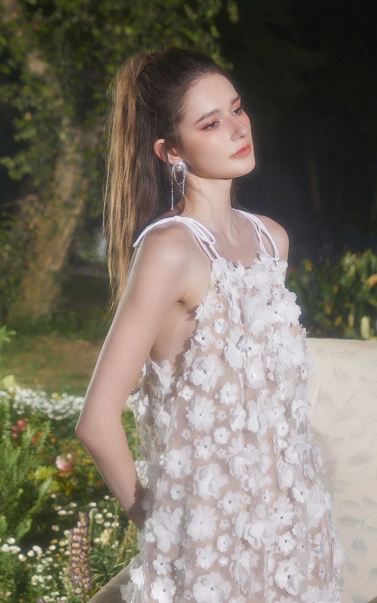 Wardrobes by Chen Elegant Off white Sleeveless Flower Wedding Dress-Babie