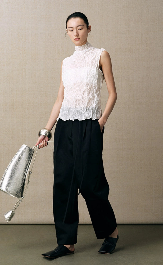 ZHUCHONGYUN white sleeveless turtleneck light and wrinkled top--MEIKO.