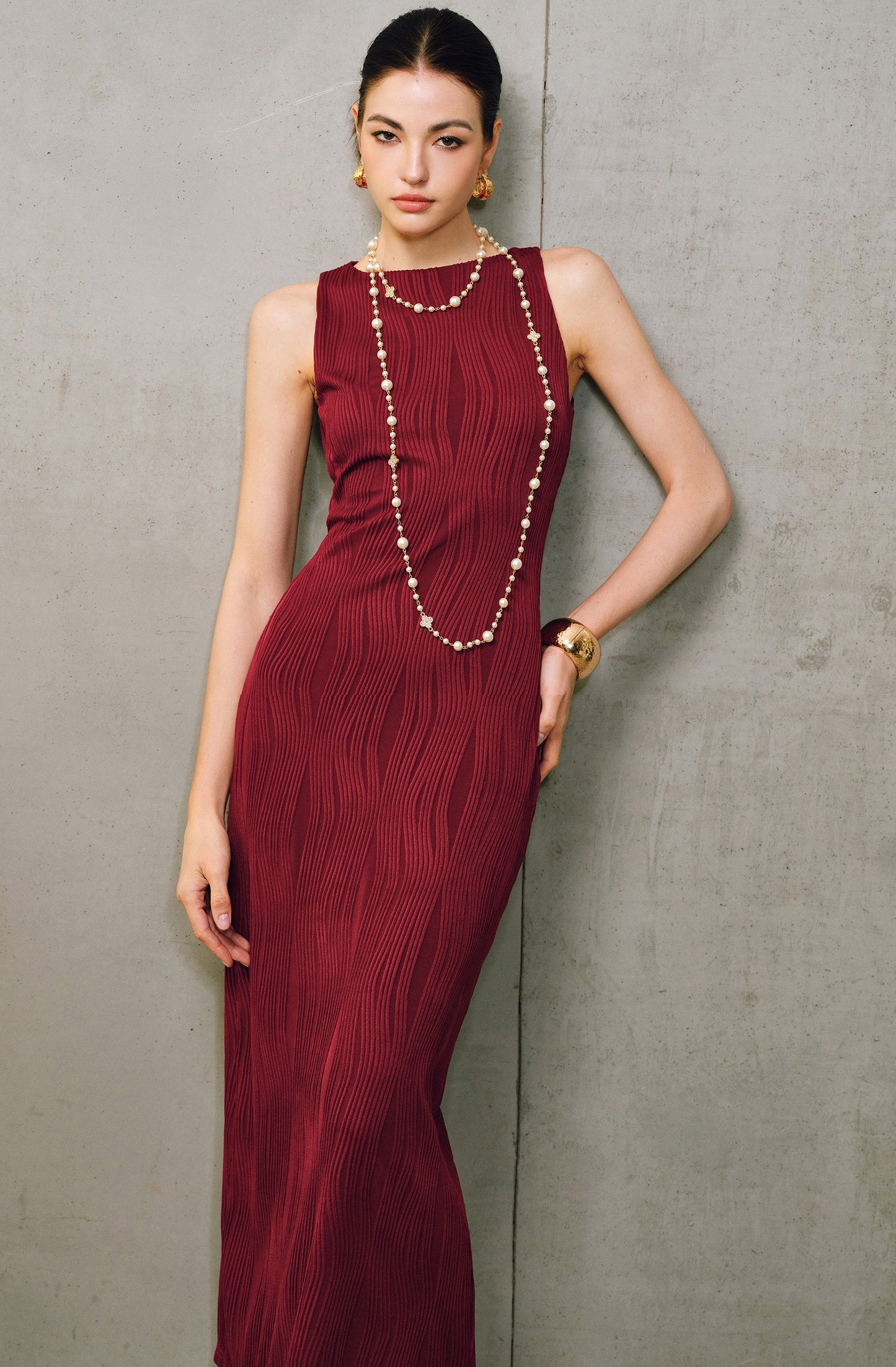 WANGXO | Textured 4D Stretch Knit Water Wave Weave Boat Neck Slim Fit Sleeveless Dress with Sculpted Flow -RÉMI