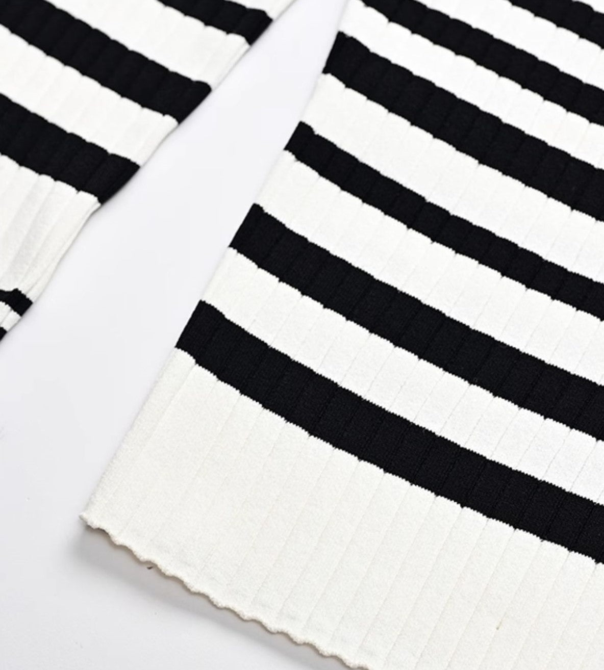 YES BY YESIR  black and white striped short woolen knit top - PROJECT.