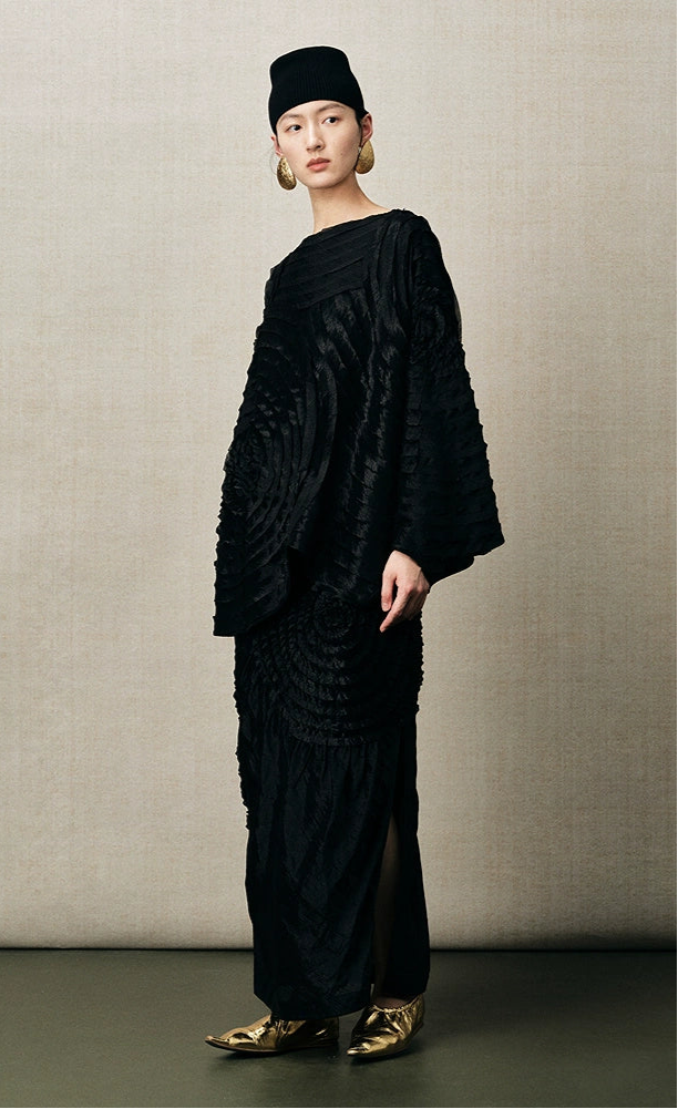 ZHUCHONGYUN oriental black round spiral pleated long slit straight skirt--HUNTER.