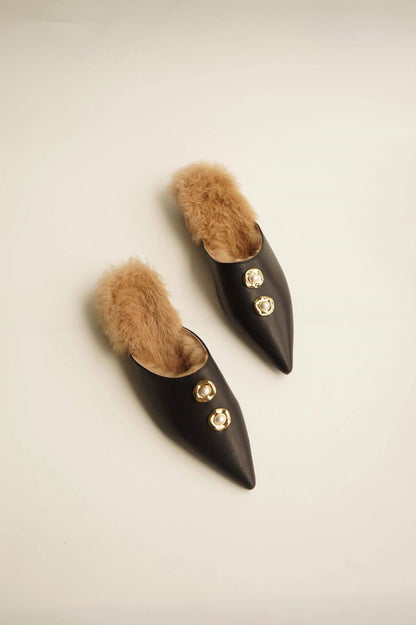 B-FEI black leather single shoe with metal buckle.