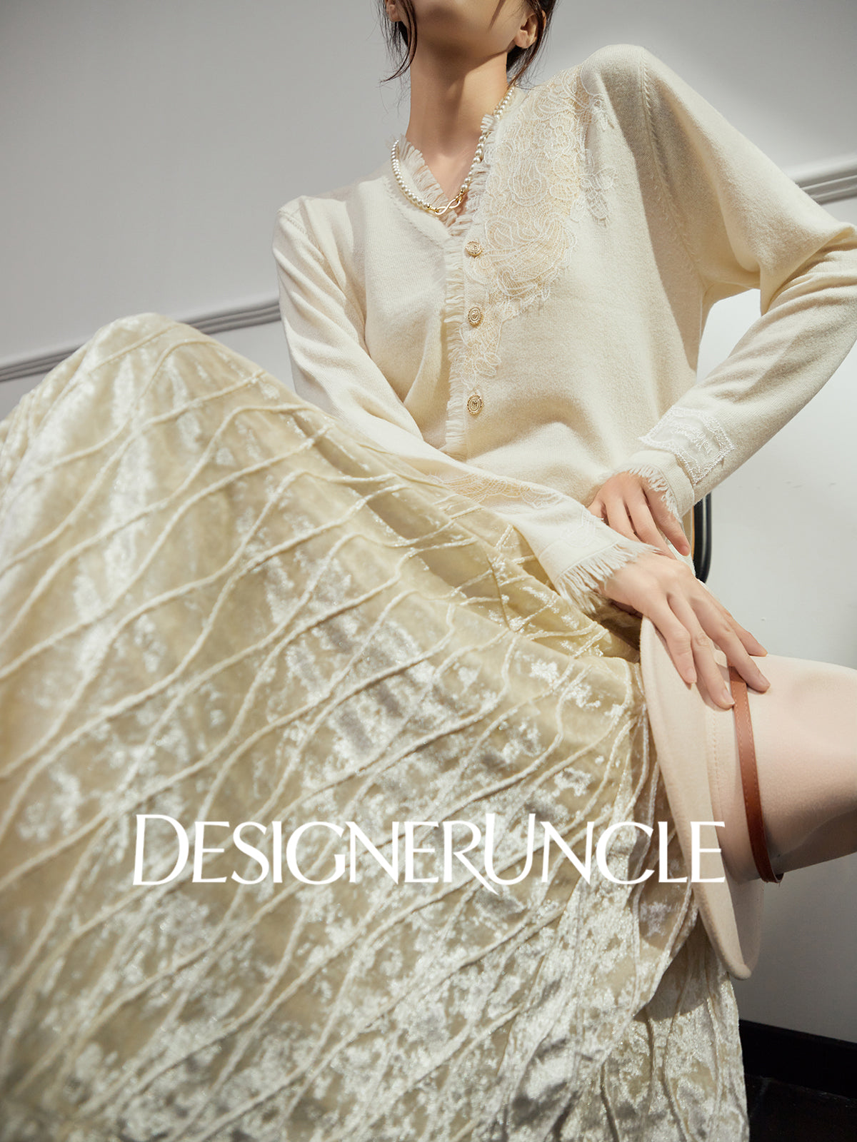 DGU "Jinyan" soft and glutinous white knitted sweater loose slimming fashion jacket - Jesse.