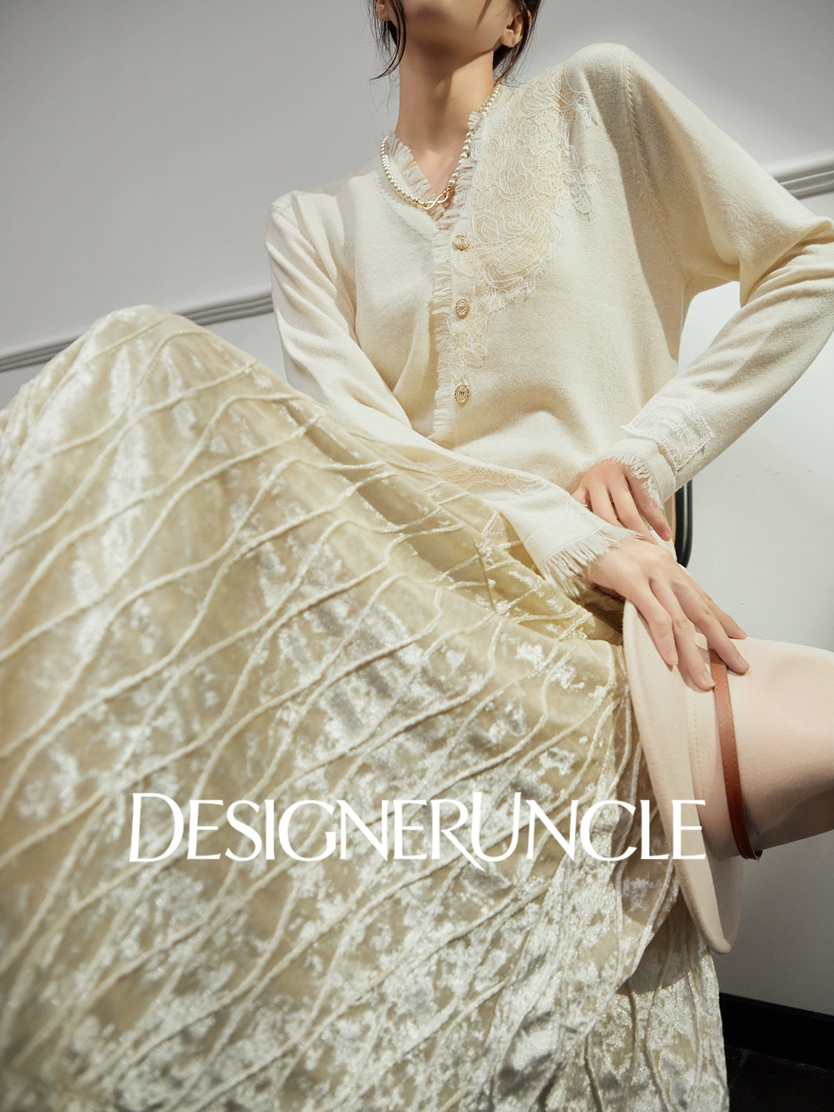 DGU "Jinyan" soft and glutinous white knitted sweater loose slimming fashion jacket - Jesse.