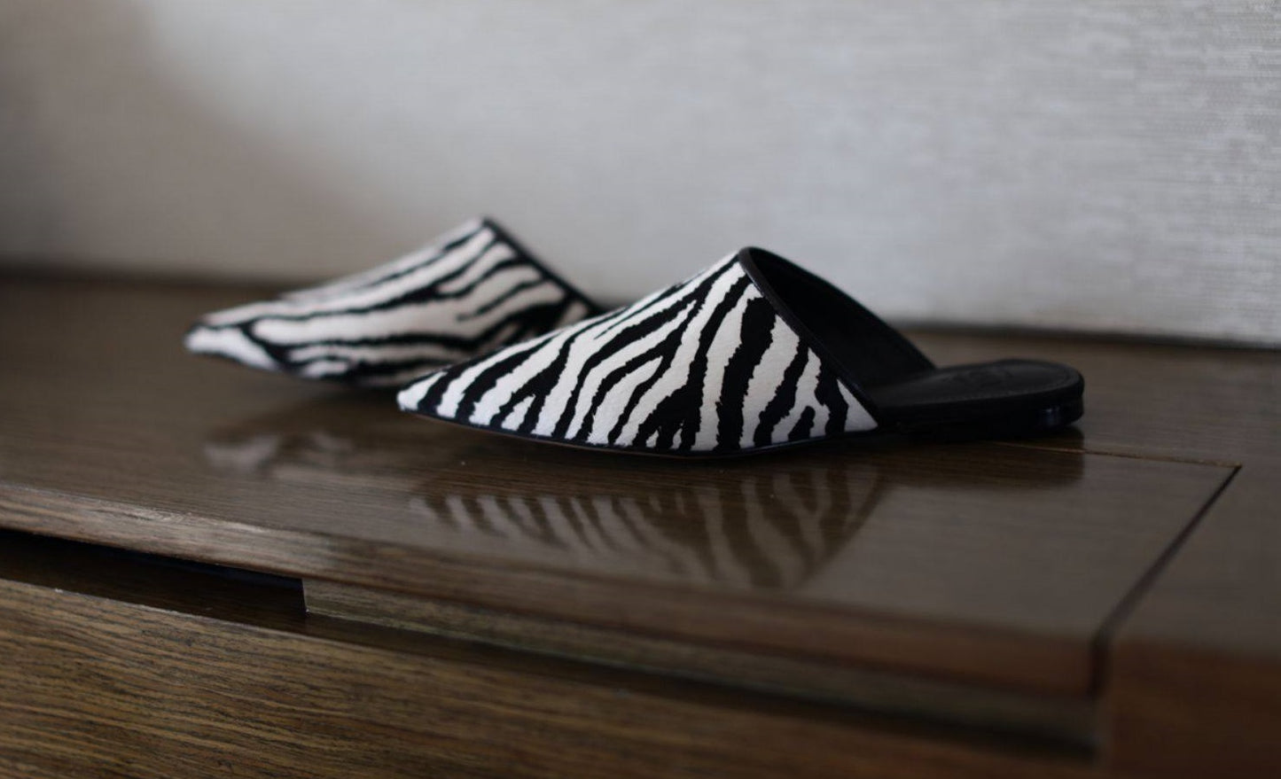B-FEI zebra print pointed toe flip flat mules-MARK.