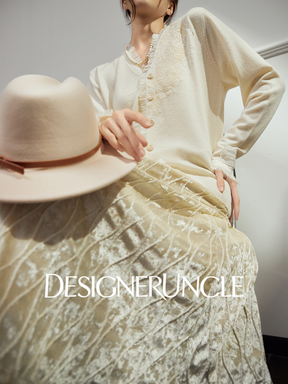 DGU "Jinyan" soft and glutinous white knitted sweater loose slimming fashion jacket - Jesse.