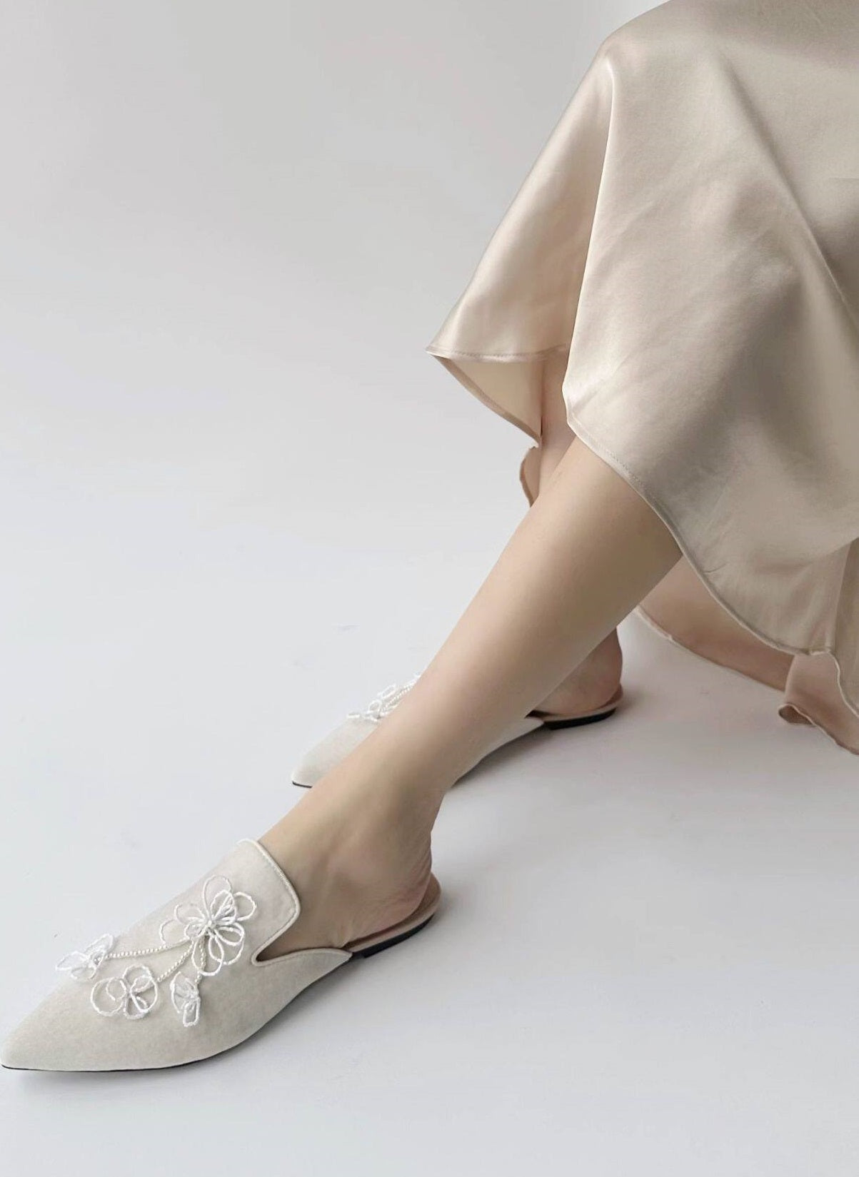B-FEI women summer white beaded flat shoes-MOREU.