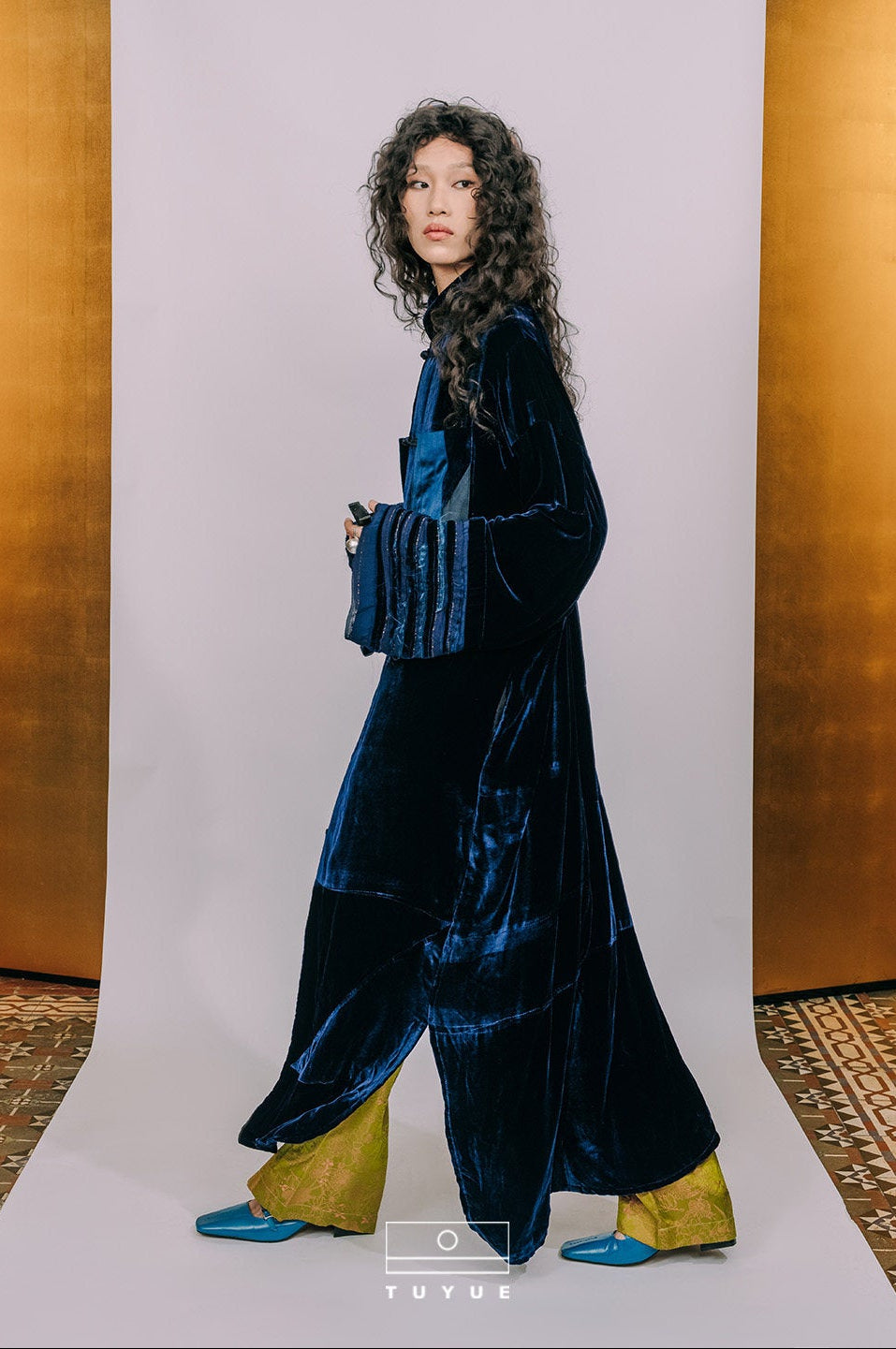 TUYUE Blue Silk Velvet Handmade Buckle Stand Collar Robe Jacket - RUTH.