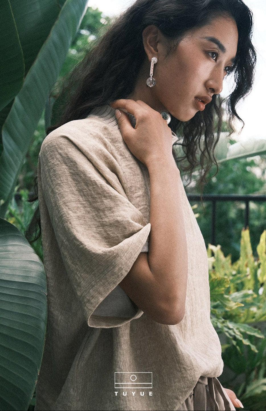 TUYUE One-piece Cut Knit Collar Loose Short Sleeve T-Shirt - BEVERLY.