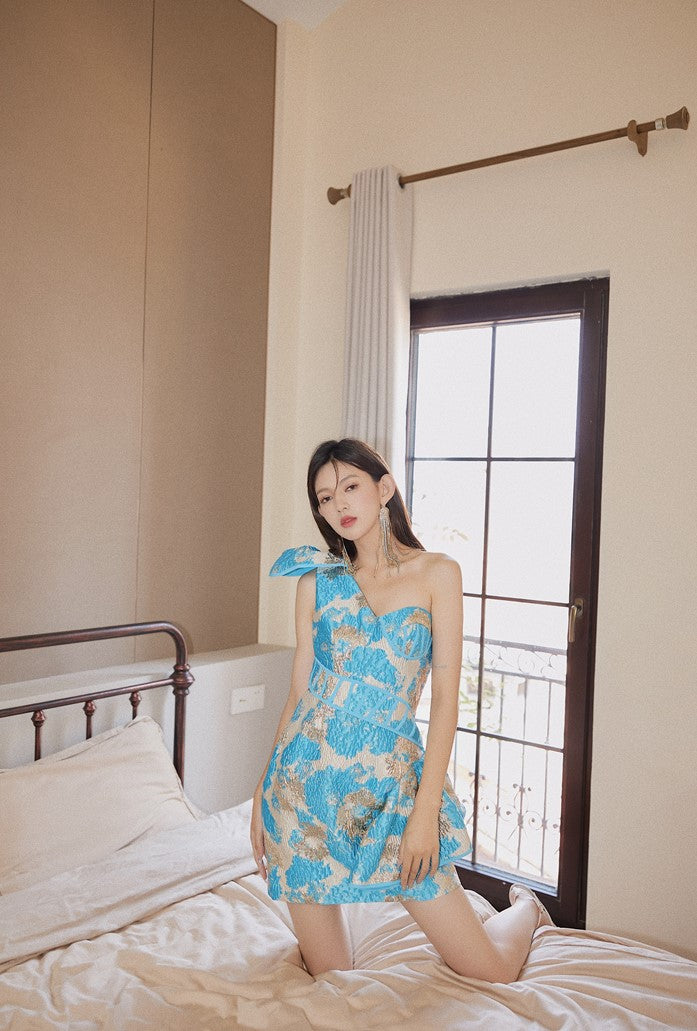 DOLLY Elegant Embroidery Slant Collar One Shoulder Irregular Hem Banquet Dress-ZELNDA