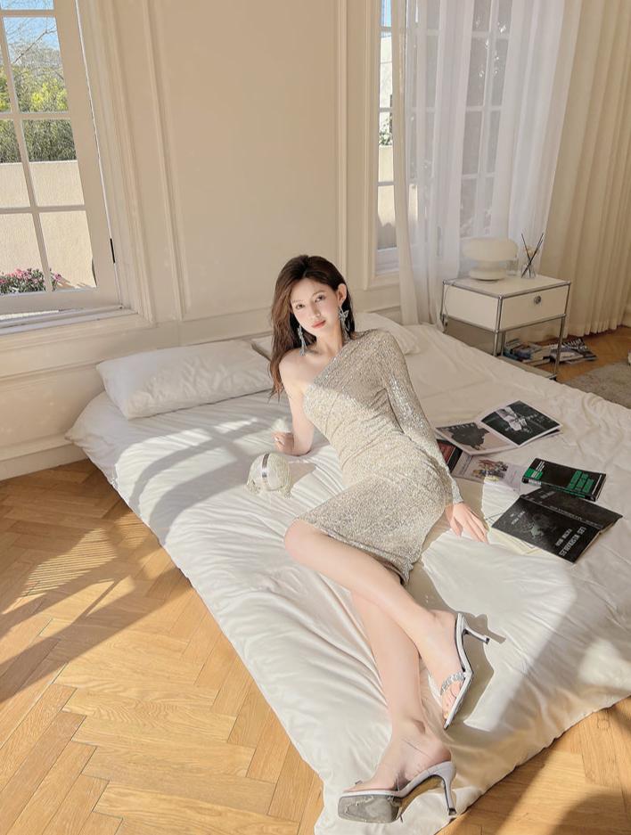 DOLLY Luxury Slant Collar Long Sleeve Sequin Slim Fit Backless Dress-IU