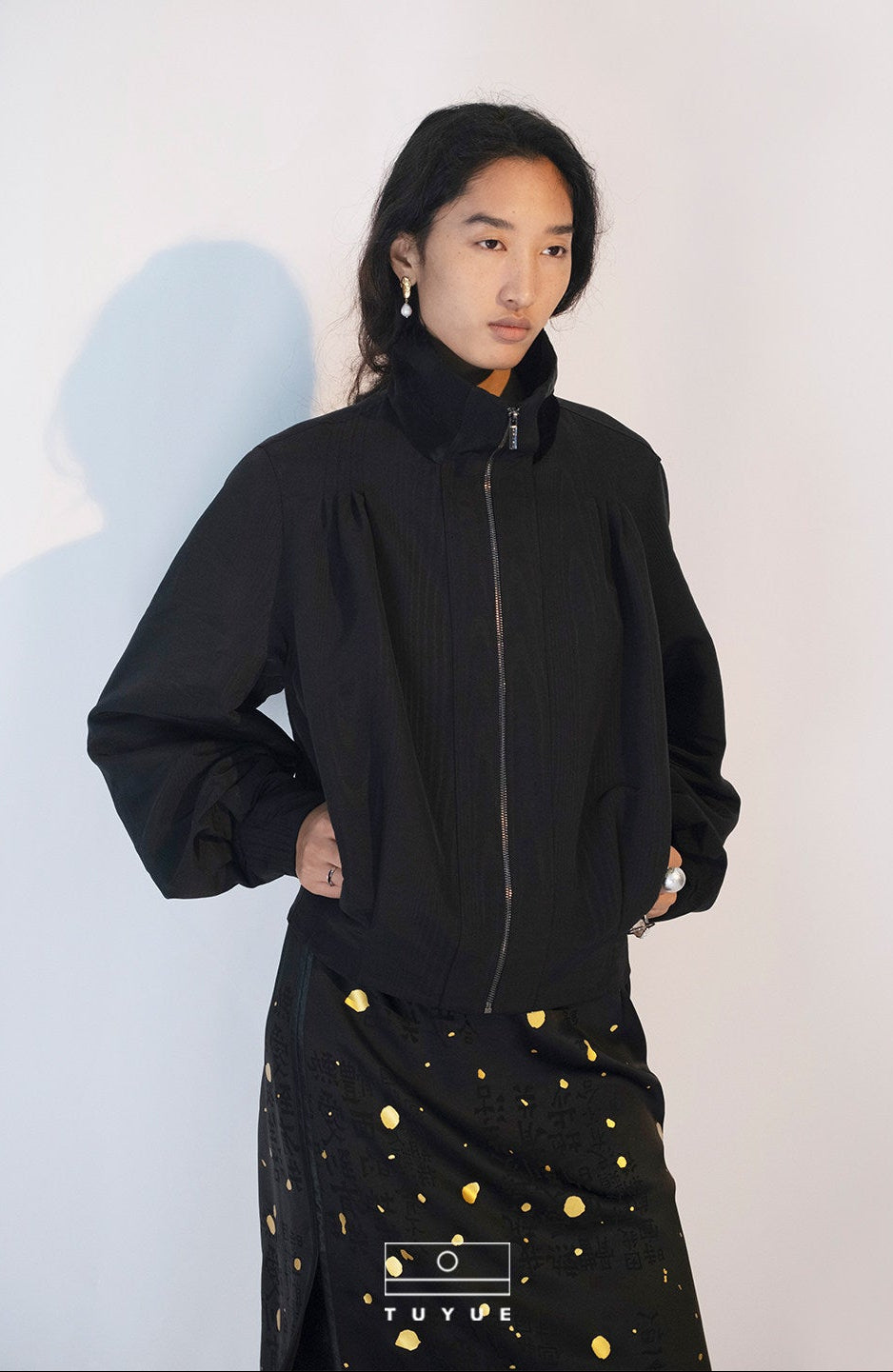 TUYUE Stand Collar Zipper Cropped Silhouette Jacket - HELEN.