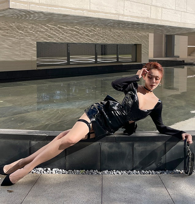 Le Palais  black patent leather fishbone slim top-JENNY