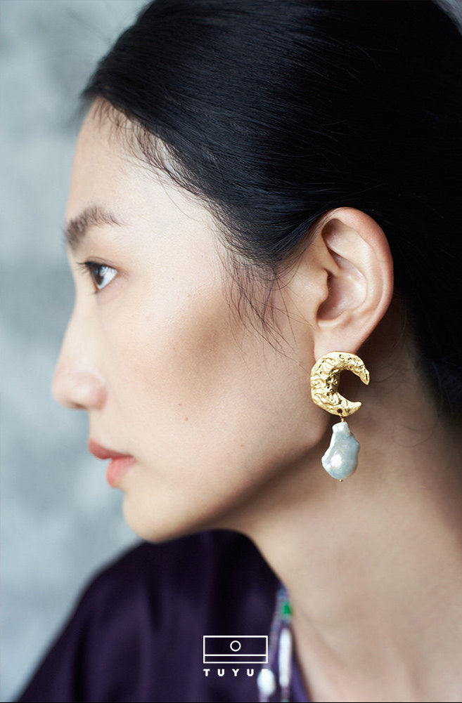 TUYUE brass gold-plated handmade baroque pearl earrings- JUNG.