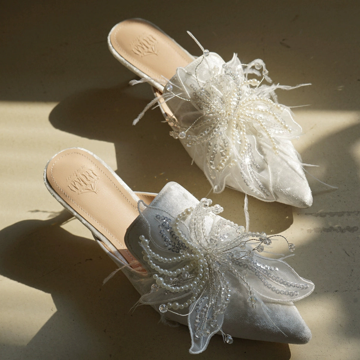 B-FEI's feather embroidered kitten heel-CARO.