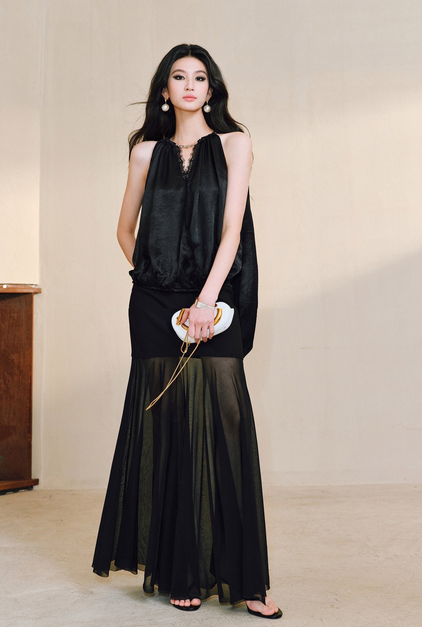 WANGXO|Lace-Trimmed Metal Chain Halterneck V-Neck Pleated Top with Delicate Texture -AYRA