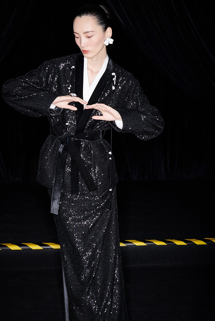 M essential Mackay designer Jingye embroidered fabric layered robe - STATE.