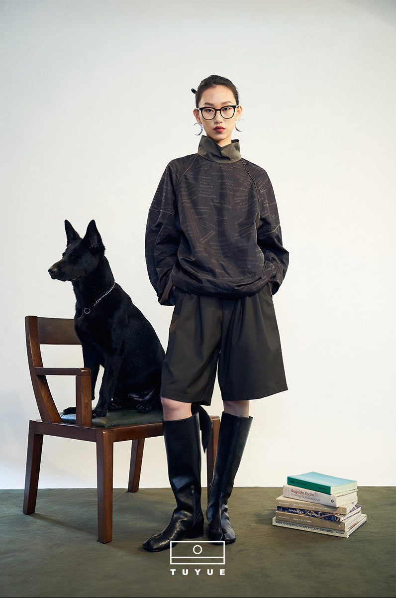 TUYUE Art Print Turtleneck Silhouette Sweatshirt - KIKO.