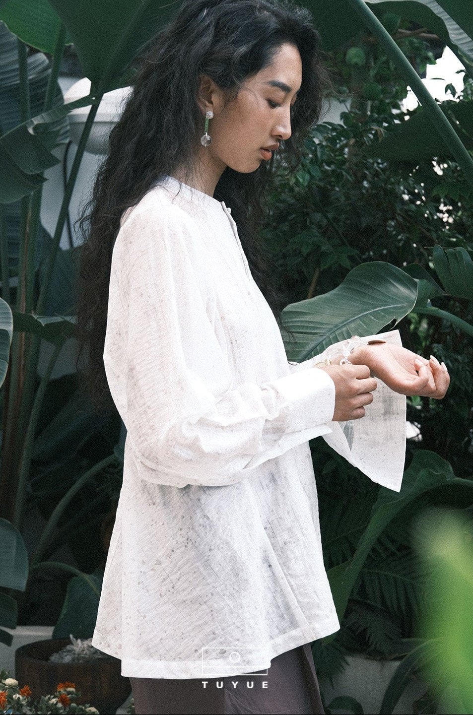 TUYUE Linen Light and Transparent Multi-Cut Waist Casual Shirt- MABEL.