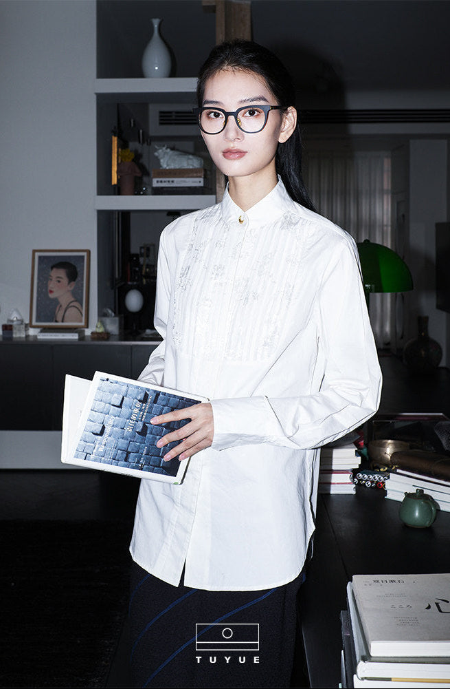 TUYUE White Jacquard Pleats Stand-up Collar Long-sleeved Shirt- JINN.