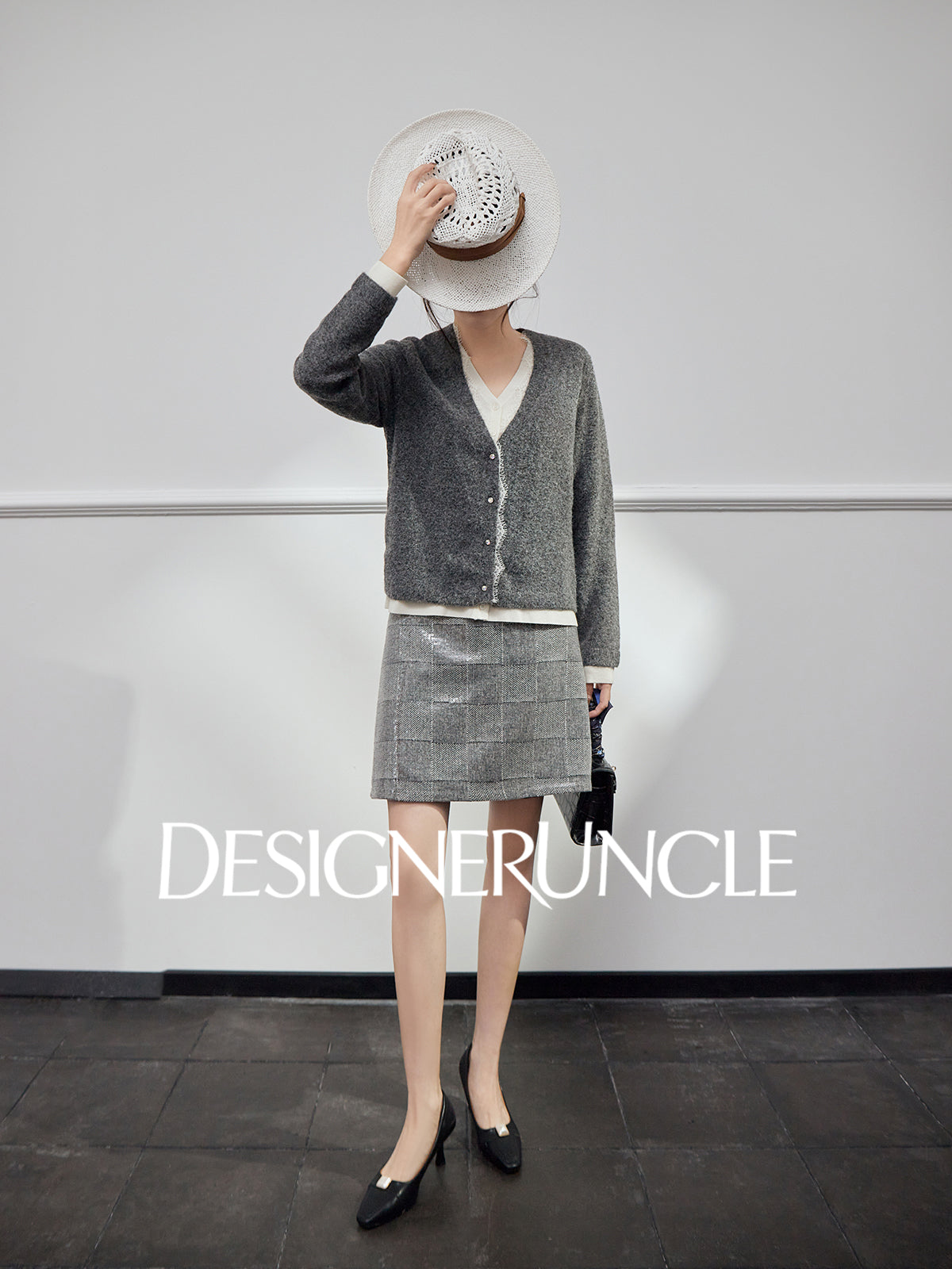 DGU| Gray sweater light luxury niche design V-neck fashion design knitted top - Roberta.