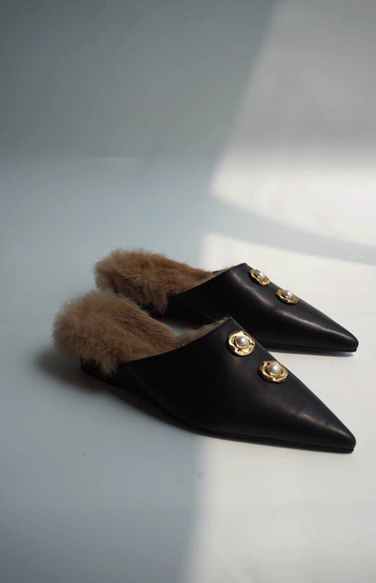 B-FEI black leather single shoe with metal buckle.