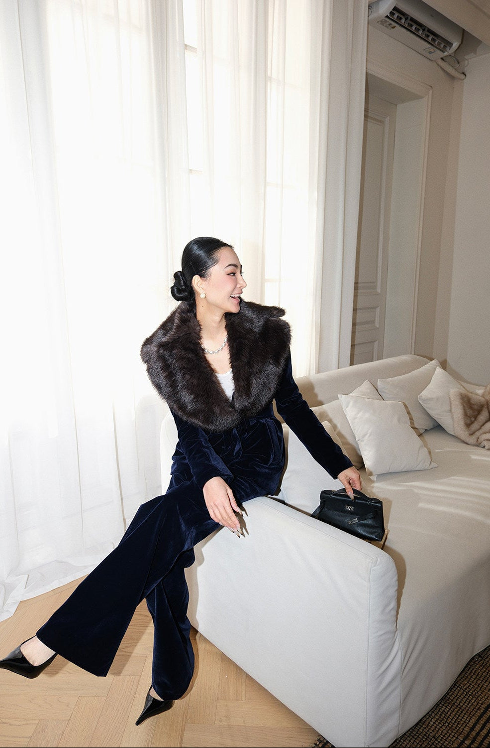 MEI SANGUAN Blue Fur Collar Velvet Suit - LUCAS