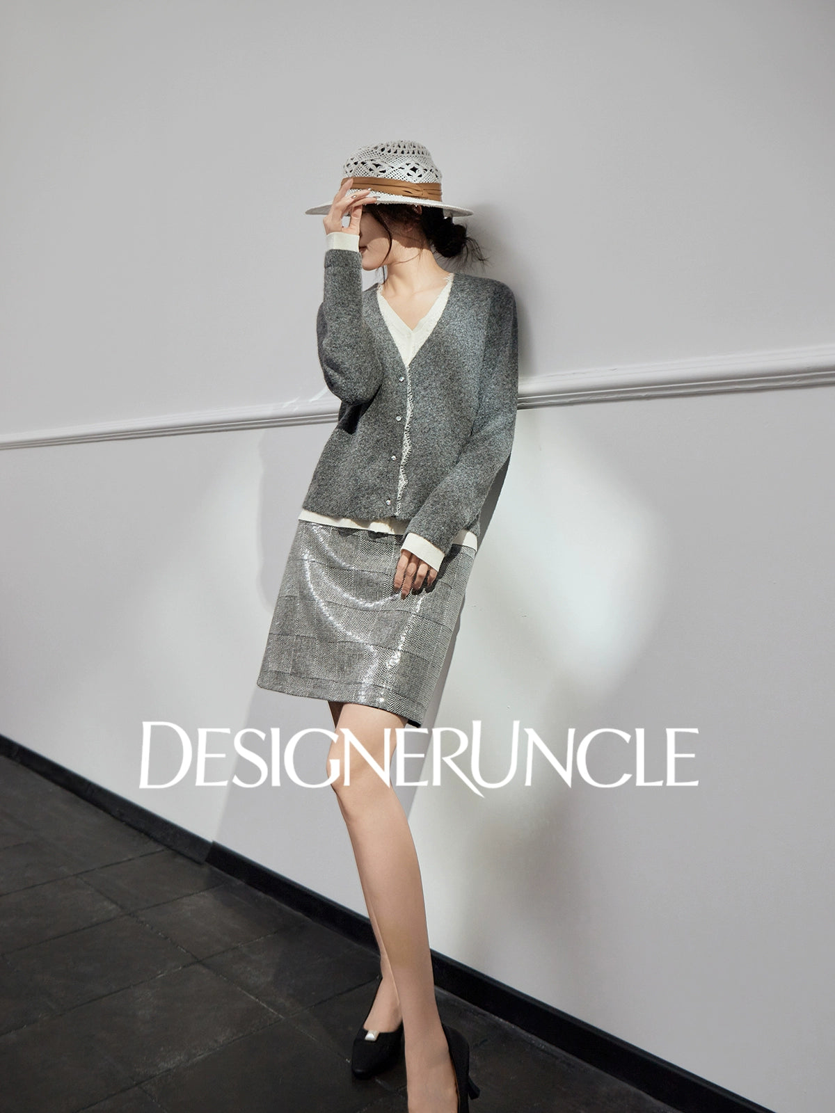 DGU| Gray sweater light luxury niche design V-neck fashion design knitted top - Roberta.