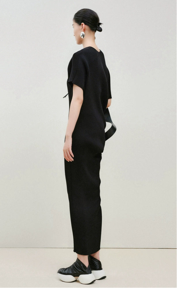 ZHUCHONGYUN Black Loose Drop Shoulder Design Knitted Dress--GRELL.