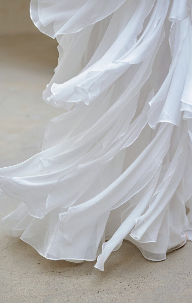 DOLLY Luxury White V-Neck Sleeveless Loose Ruffle Wedding Dress-Yola