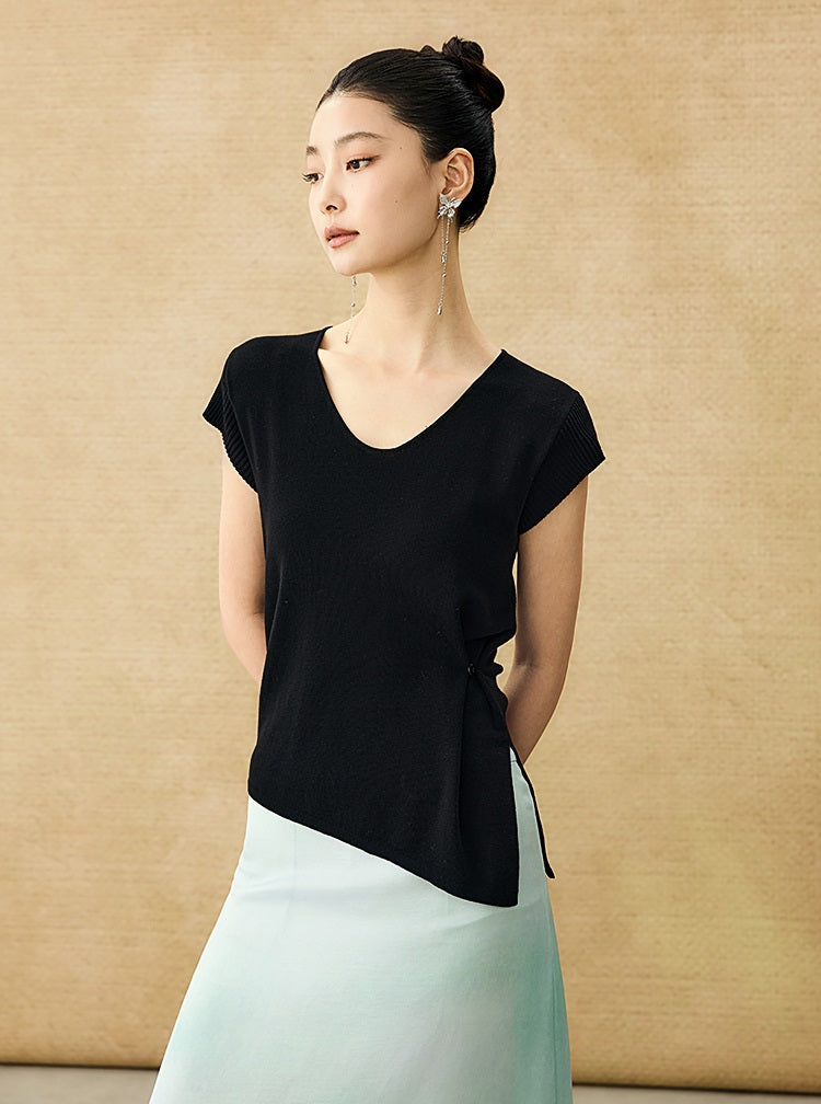 HECO Chinese Versatile Beveled Side Buckle V-Neck Knit Top - BREA.