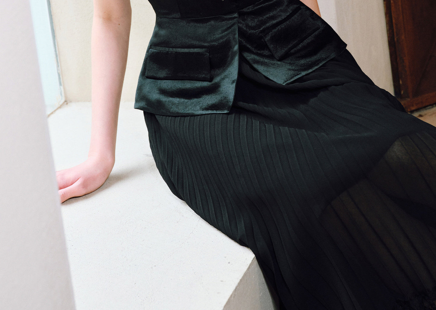 WANGXO | Faux Two-Piece Vest Suit & Romantic Pleated Gauze Skirt -THIA.