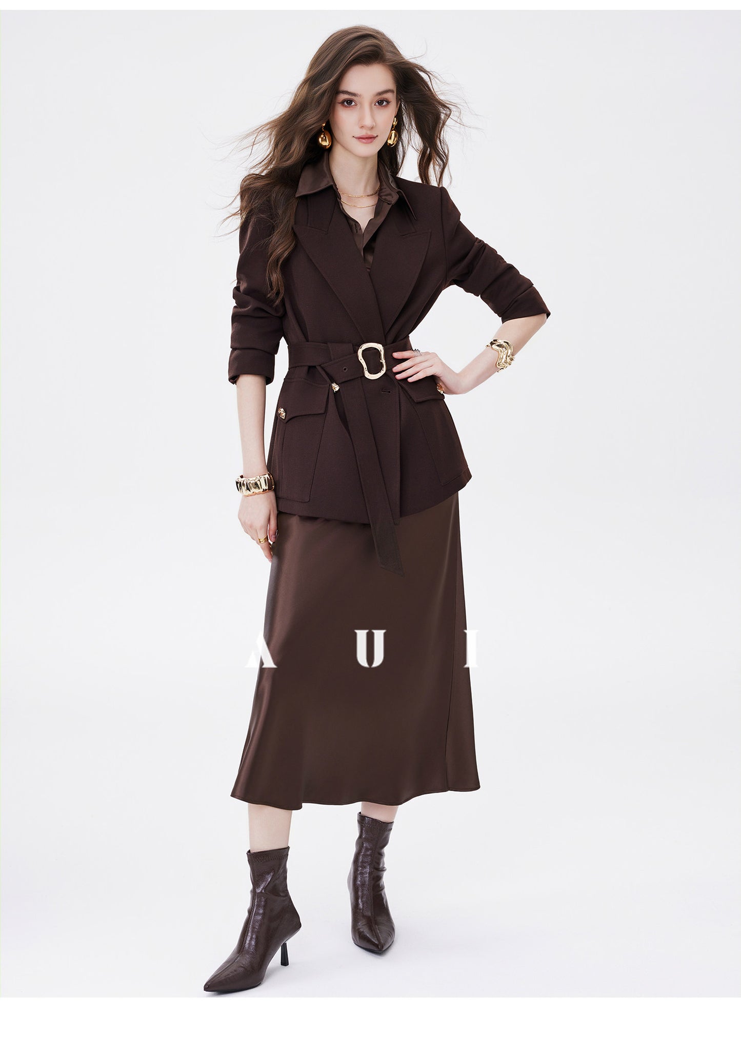 AUI Maillard coffee color high-end satin temperament high-waisted hip skirt - Gyeong.