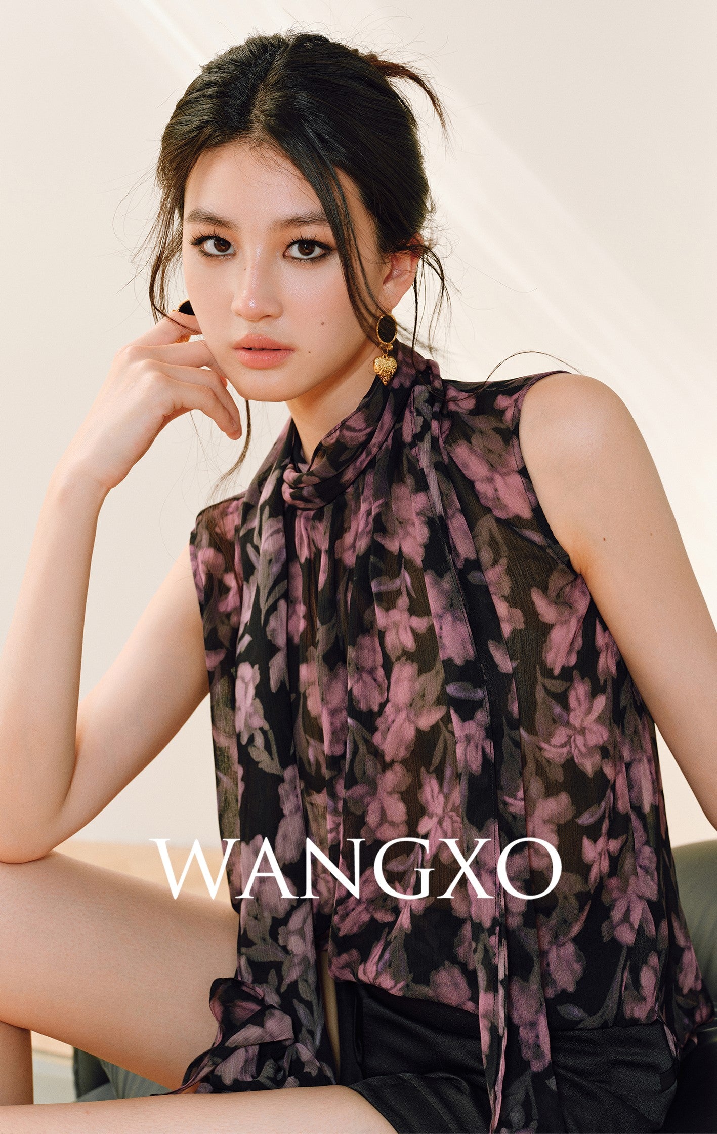 WANGXO | Stand Collar Shun Yu Wrinkled Print Sleeveless Ribbon Shirt -EVELINA.