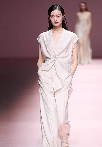 COMME MOI Summer V-Neck Sleeveless Kink Top - MERCY.