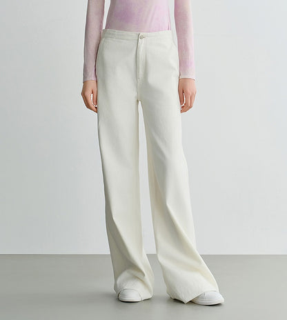 COMME MOI designer Lu Yan wears white denim straight-leg pants - DREAM.
