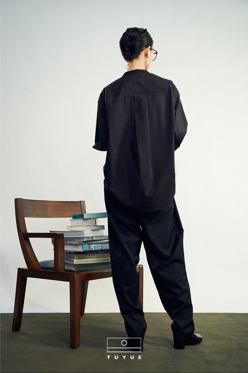 TUYUE Black Weave Organ Pleated Long Sleeve Shirt - ADELE.