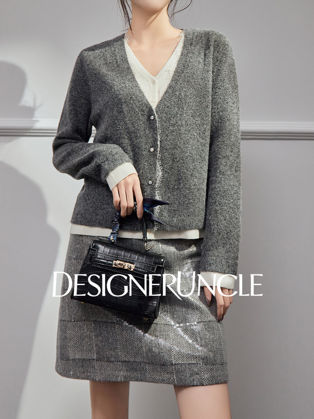 DGU| Gray sweater light luxury niche design V-neck fashion design knitted top - Roberta.