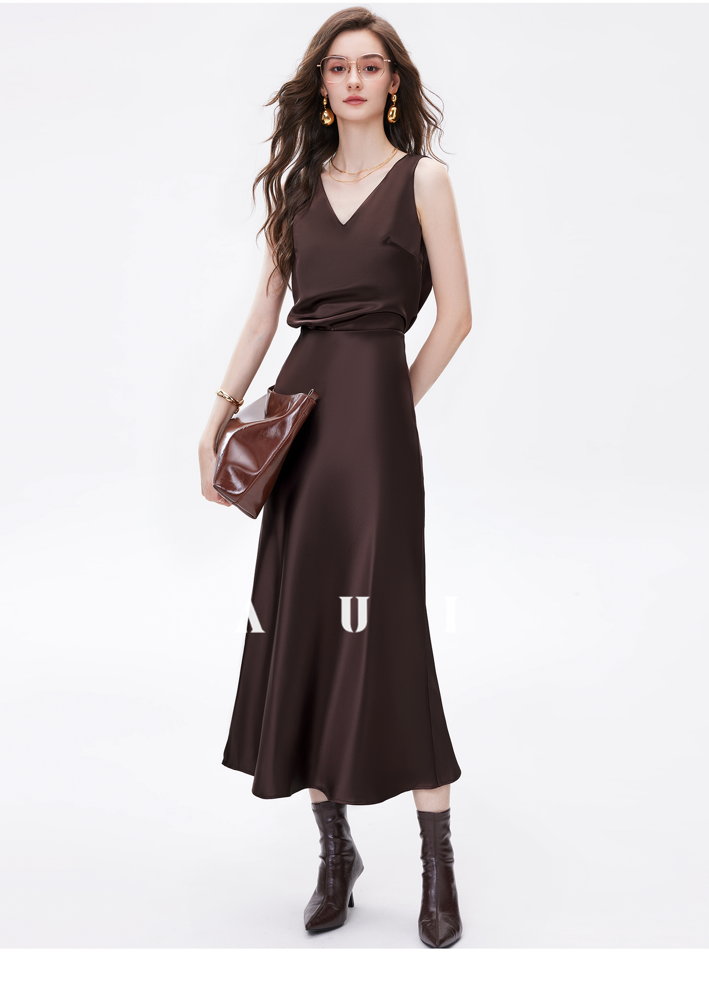 AUI Maillard coffee color high-end satin temperament high-waisted hip skirt - Gyeong.