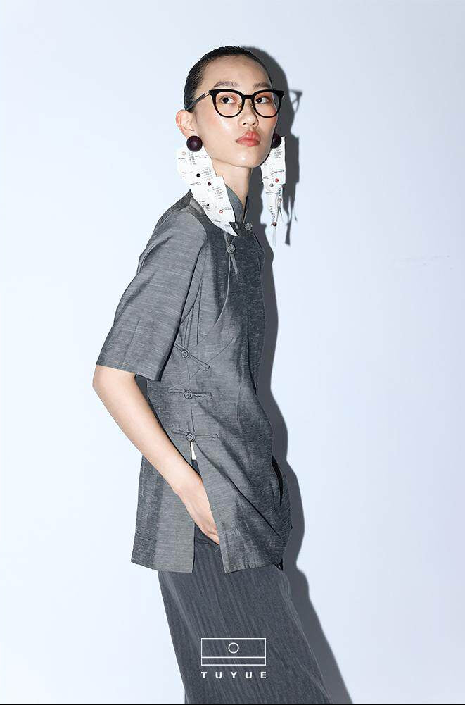 TUYUE Chinese Gray Slim Handmade Buckle Short Sleeve Top - HICKS.