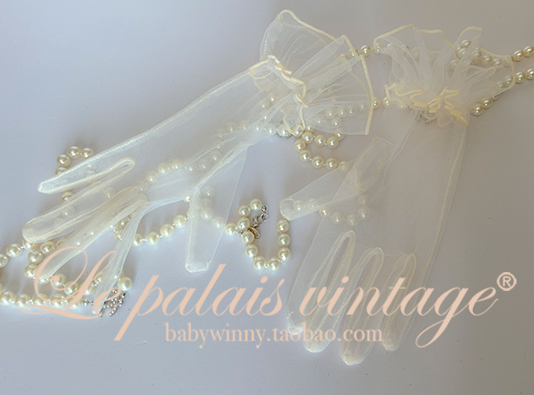 Le Palais Vintage Retro See-through Gauze Lace Gloves-Molly.